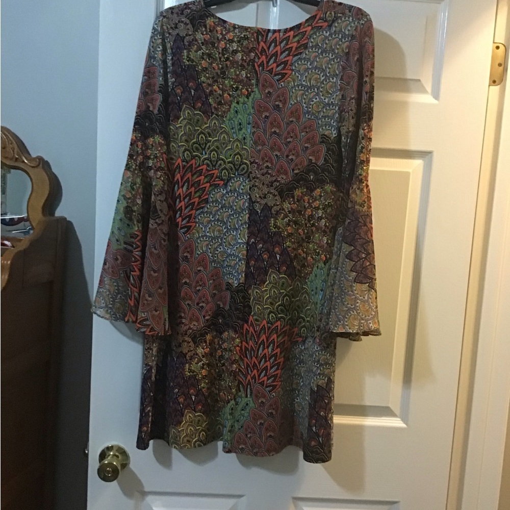 MSK Multicolor Bell-Sleeve Patterned Dress in Coral, Olive & Navy - Picture 5 of 5